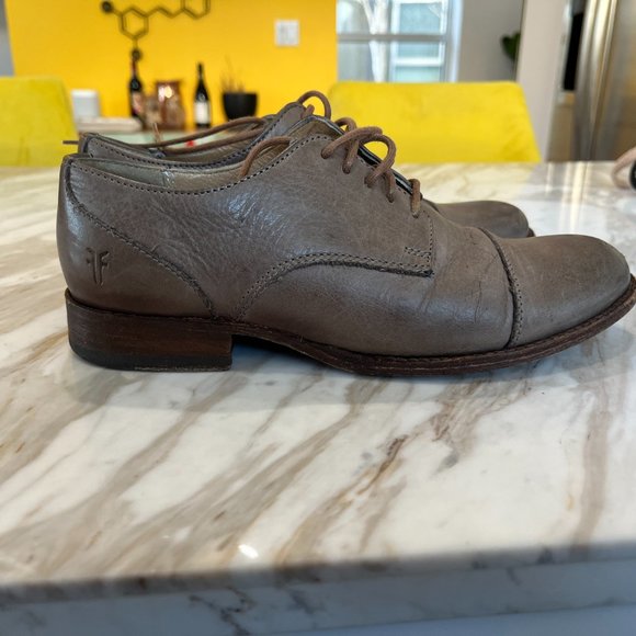 Frye Erin Oxford 7.5M in Grey